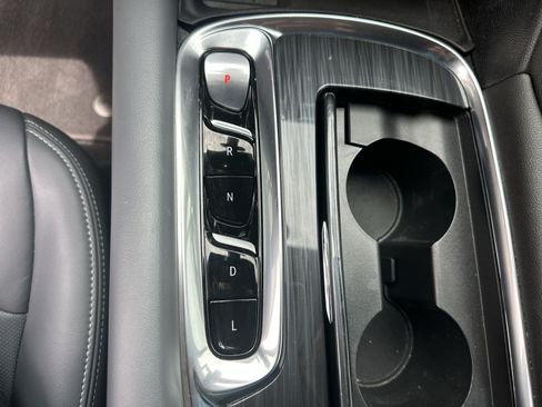 Certified 2024 Buick Enclave Essence FWD image 16