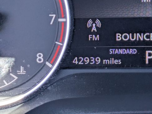 Used 2021 Nissan Rogue SV FWD image 30
