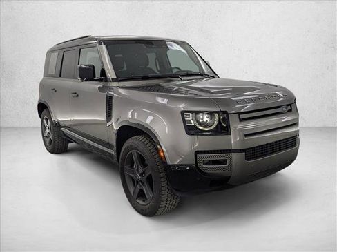 Used 2025 Land Rover Defender 110 X-Dynamic SE image 3