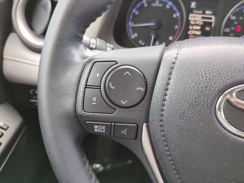 Used 2018 Toyota RAV4 XLE FWD image 19