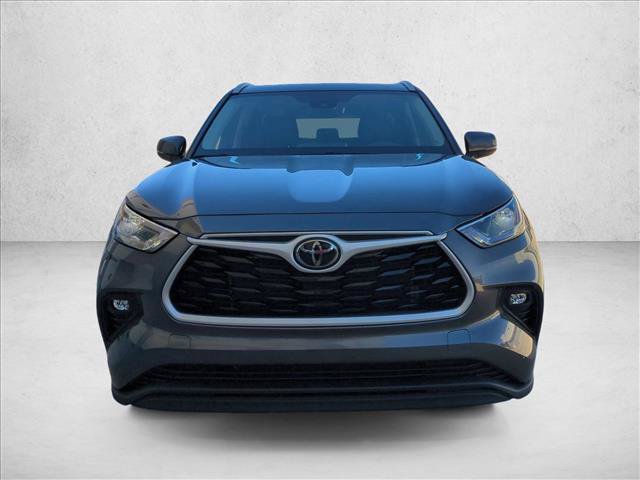 Used 2023 Toyota Highlander XLE FWD image 2