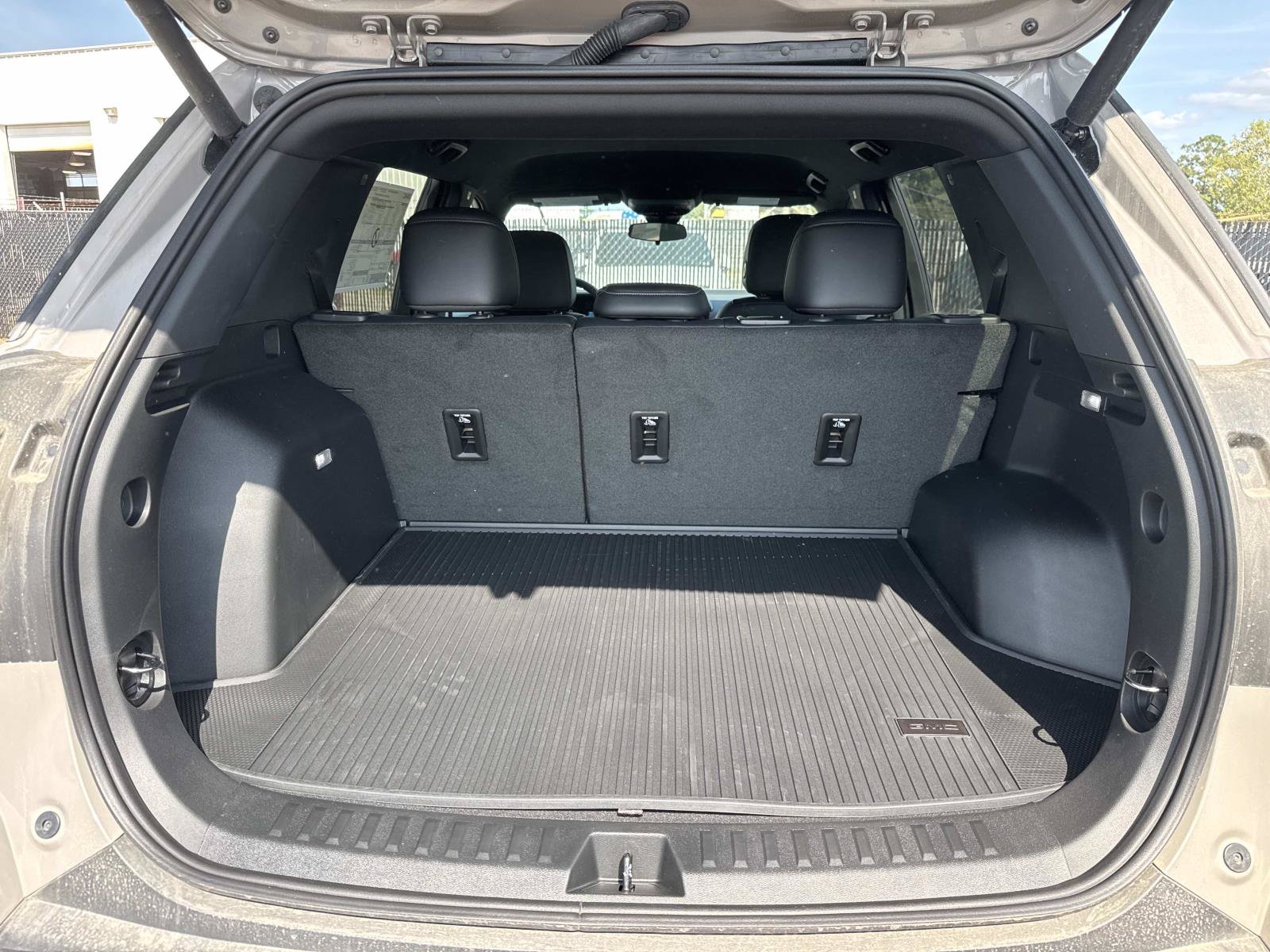 New 2027 GMC Terrain Elevation w/ Elevation Premium Package FWD image 11