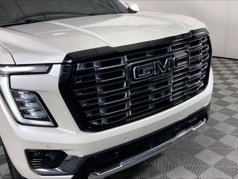 Used 2025 GMC Yukon Denali Ultimate AWD/4WD image 40