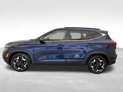 Used 2024 Kia Seltos EX AWD/4WD image 2