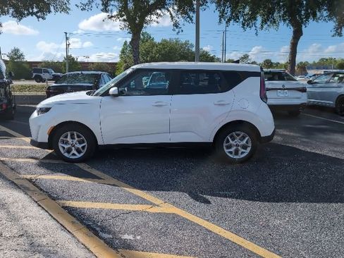 Used 2025 Kia Soul LX w/ LX Technology Package FWD image 3