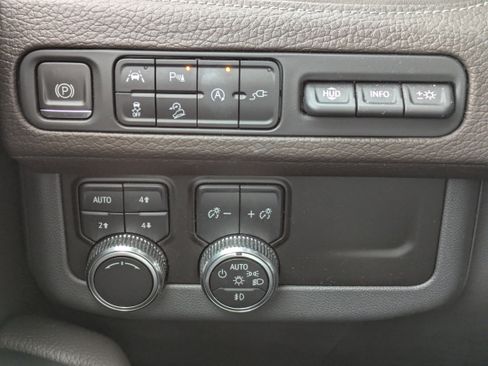 Certified 2021 GMC Yukon Denali w/ Denali Premium Package AWD/4WD image 25