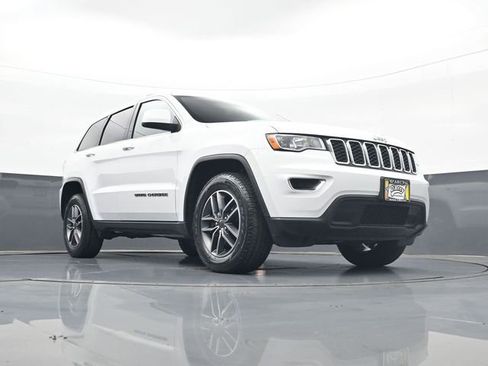 Used 2020 Jeep Grand Cherokee Laredo w/ 18" Wheel & 8.4" Radio Group AWD/4WD image 23