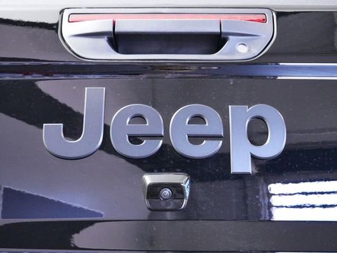 Used 2024 Jeep Gladiator Sport w/ Premium Package image 13