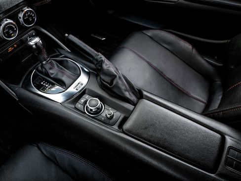 Used 2018 MAZDA MX-5 Miata Grand Touring RWD image 21