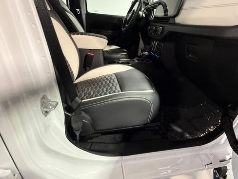 Used 2025 Jeep Wrangler Sport AWD/4WD image 59