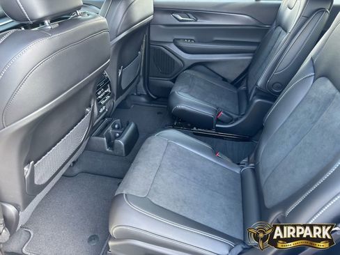 New 2025 Jeep Grand Cherokee L Laredo image 14