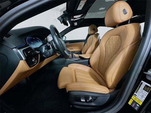 Used 2023 BMW 530e xDrive w/ Premium Package image 22