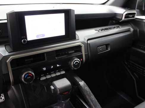 Used 2024 Toyota Tacoma TRD Sport AWD/4WD image 15