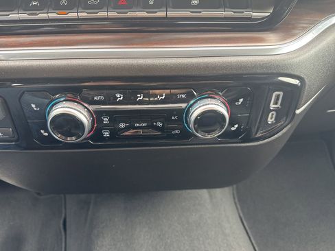 Used 2025 GMC Sierra 1500 SLT AWD/4WD image 27