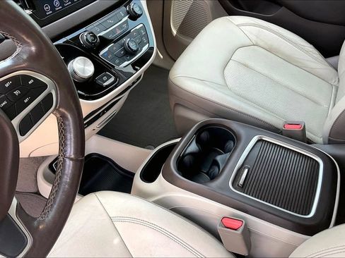 Certified 2019 Chrysler Pacifica Touring-L Plus FWD image 15