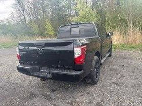 Used 2019 Nissan Titan SV w/ SV Convenience Package AWD/4WD image 3