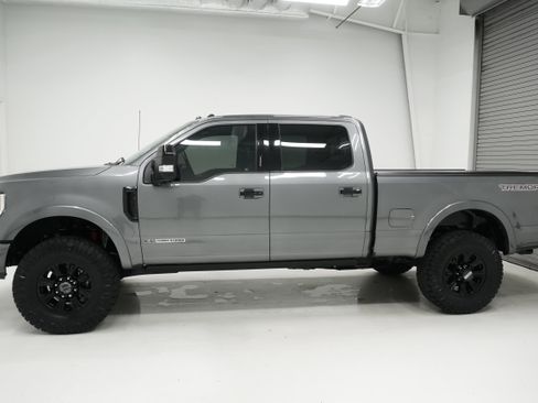 Used 2022 Ford F250 Platinum w/ Tremor Off-Road Package AWD/4WD image 4