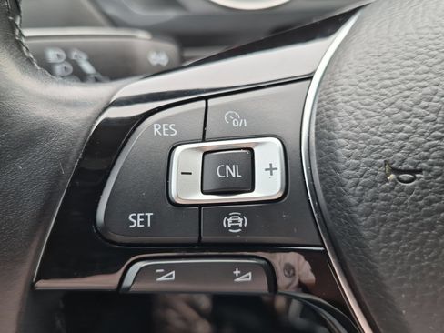 Used 2019 Volkswagen Tiguan SE w/ Panoramic Sunroof Package AWD/4WD image 14