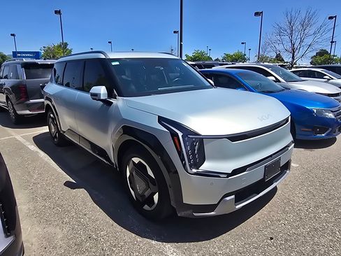Used 2024 Kia EV9 Land AWD/4WD image 8