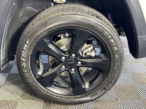 Certified 2023 Jeep Grand Cherokee Altitude AWD/4WD image 50