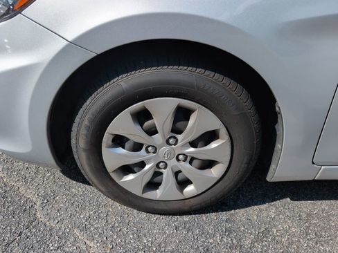 Used 2016 Hyundai Accent SE FWD image 29