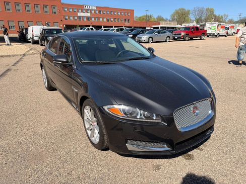Used 2015 Jaguar XF Premium RWD image 7