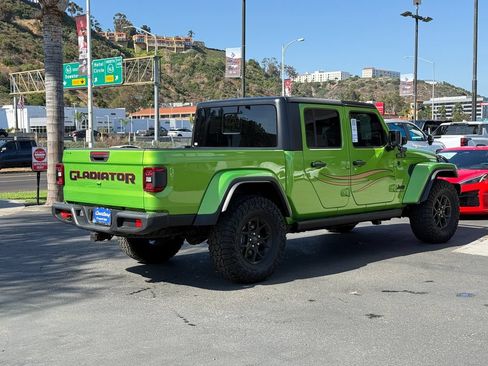 Used 2025 Jeep Gladiator Sport AWD/4WD image 8