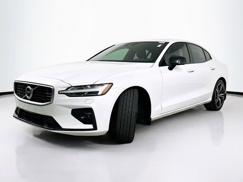 Used 2019 Volvo S60 T5 R-Design FWD image 2