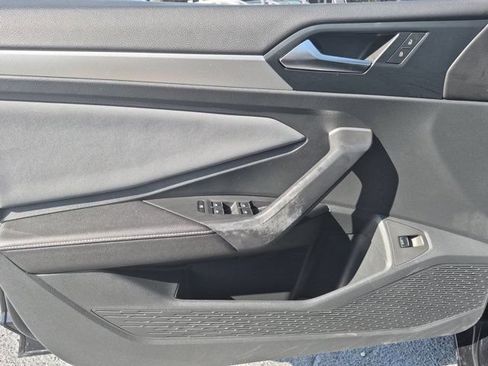 Used 2025 Volkswagen Jetta SE FWD image 11