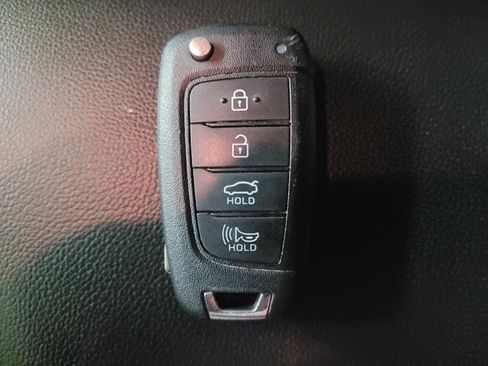 Used 2025 Hyundai Elantra SE FWD image 32