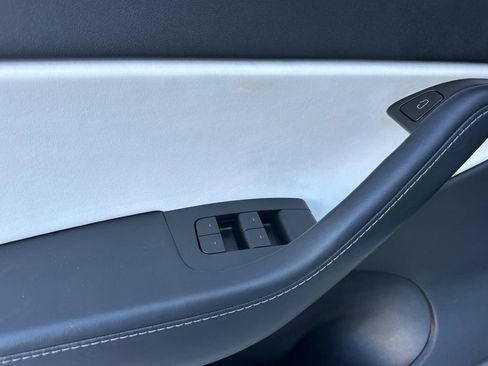 Used 2021 Tesla Model Y Performance image 12