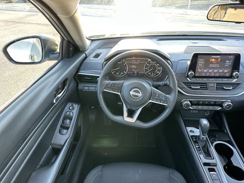 Used 2024 Nissan Altima 2.5 SV image 23