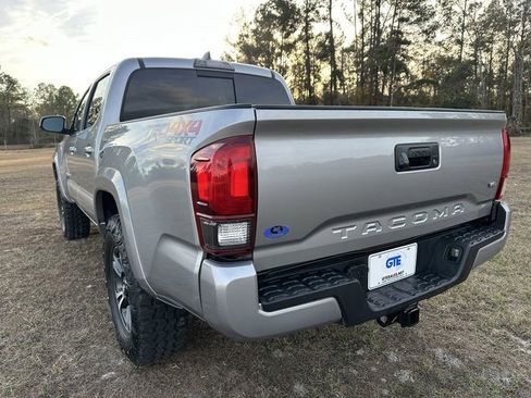 Used 2018 Toyota Tacoma TRD Sport image 7