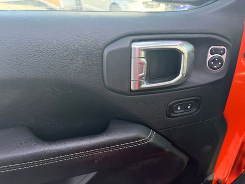 Used 2018 Jeep Wrangler Unlimited Sahara w/ Cold Weather Group image 16