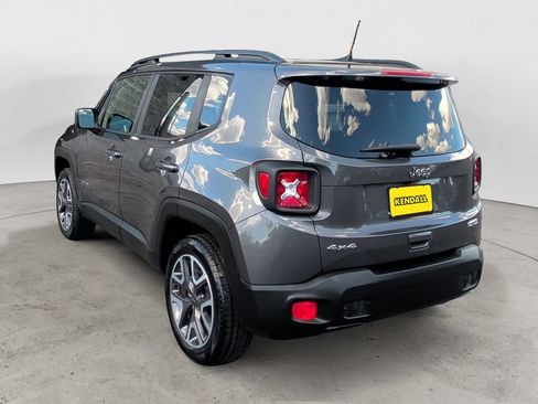 Used 2018 Jeep Renegade Latitude w/ UConnect 8.4 Nav Group AWD/4WD image 3