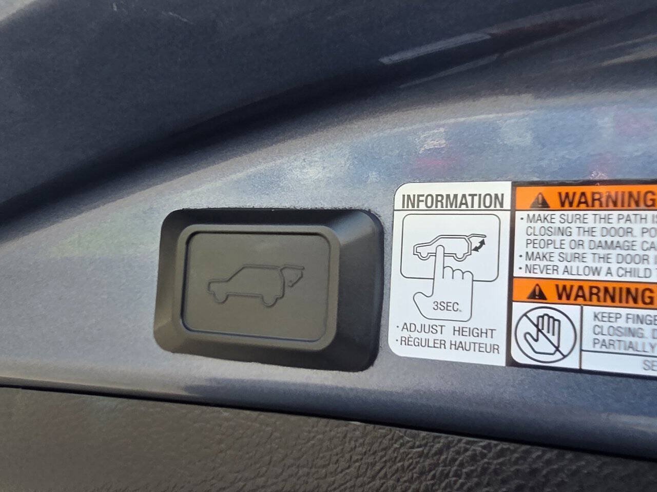 Used 2013 Toyota RAV4 Limited AWD/4WD image 25