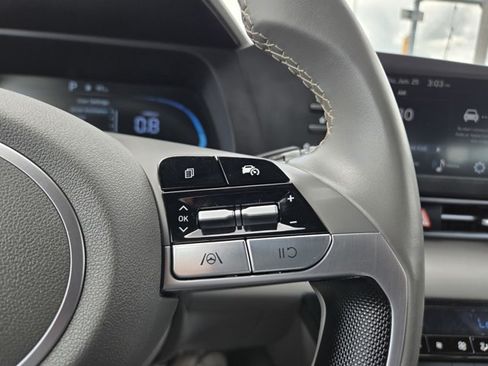 Used 2025 Hyundai Elantra Sport FWD image 18