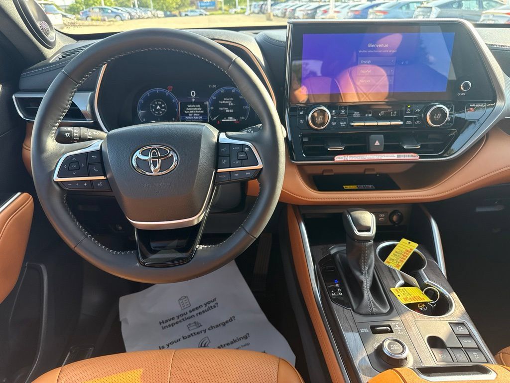 Certified 2026 Toyota Highlander Platinum AWD/4WD image 11