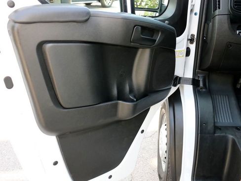 Used 2024 RAM ProMaster 2500 w/ Convenience Group FWD image 12
