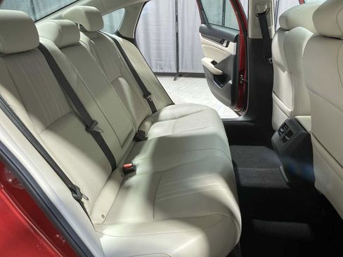Used 2018 Honda Accord Touring image 13