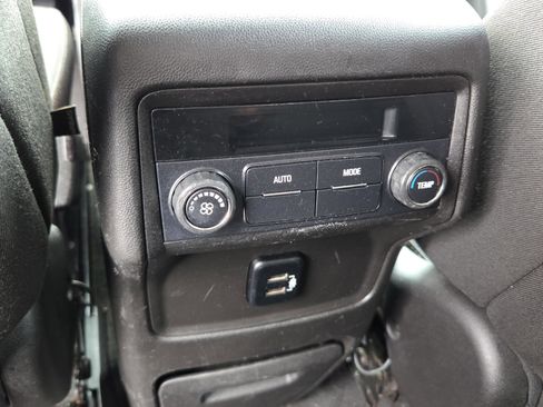 Used 2018 GMC Acadia SLE image 16