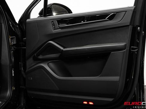 Used 2025 Porsche Cayenne GTS image 20