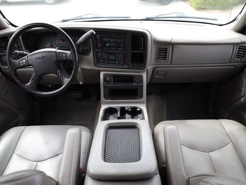 Used 2006 GMC Sierra 2500 SLT w/ Heavy-Duty Power Package AWD/4WD image 18