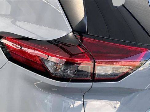 Certified 2025 Nissan Rogue SV AWD/4WD image 28