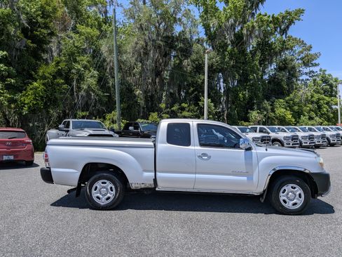 Used 2011 Toyota Tacoma 2WD Access Cab w/ Convenience Pkg image 2