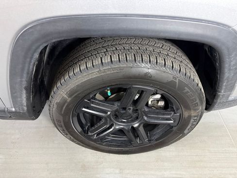 Used 2024 Jeep Compass Latitude AWD/4WD image 11