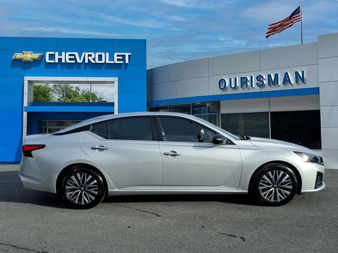 Used 2024 Nissan Altima 2.5 SV image 2