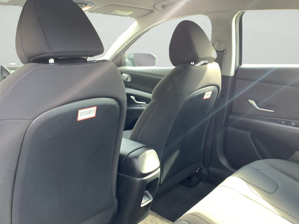 Used 2026 Hyundai Elantra SE FWD image 18