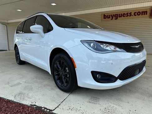 Used 2020 Chrysler Pacifica Touring-L w/ Advanced Safetytec Group AWD/4WD image 2