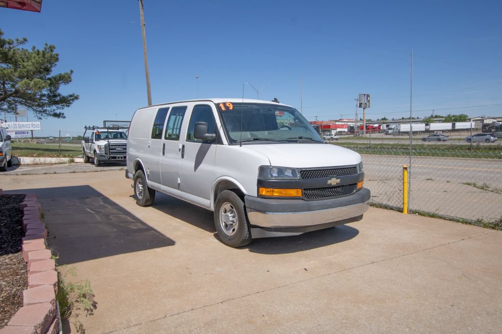 Used 2019 Chevrolet Express 2500 w/ Driver Convenience Package RWD image 3